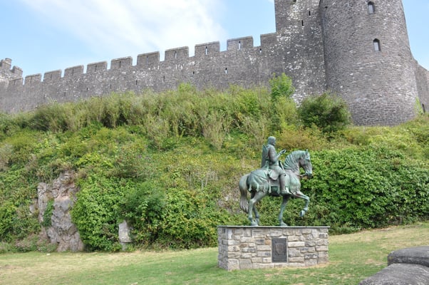 Wales, Auf dem Weg nach Irland: Station in Pembroke, Normannenburg
