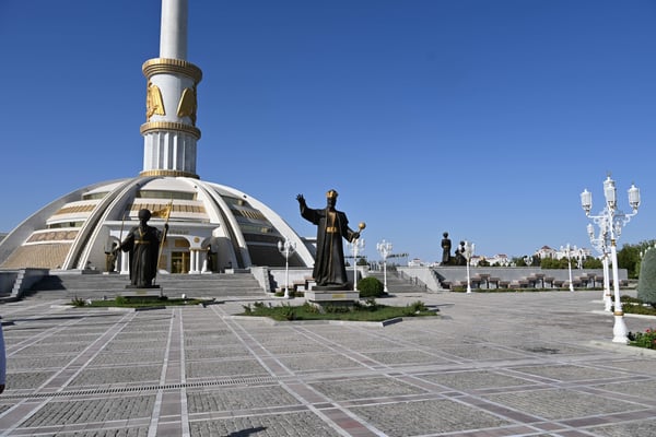 Turkmenistan, Ashgabad, Unabhängigkeitsdenkmal