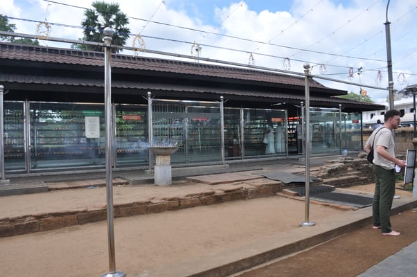 Sri Lanka: Anuradhapura, Dagoba Ruvanveliseya
