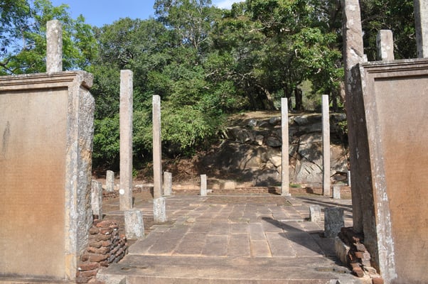 Sri Lanka, Mihintale, Giribanda Cetiya