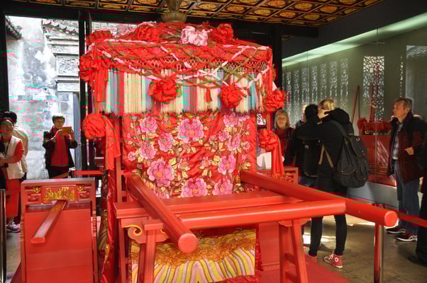 China, Wasserdorf Wuzhen, Besuch des Hochzeitsmuseums