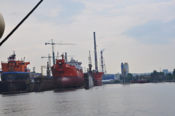 Polen: Danzig: Nach der Stadt Führung Essen in der Piroggerie und Bootsfahrt und danach ins Edelrestaurant Goldwasser