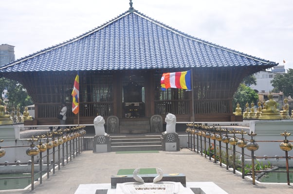 Sri Lanka, Colombo Stadtrundfahrt, Buddha Tempel, Halle der Unabhängigkeit