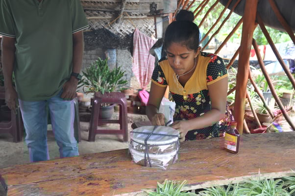 Sri Lanka, Verkauf von Joghurt aus Wasserbüffelmilch