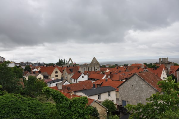 Schweden, Gotland, Visby mit Kathedrale und Stadtmauer