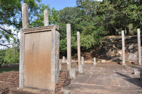 Sri Lanka, Mihintale, Giribanda Cetiya