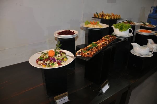 Sri Lanka: Abendbuffet in Anuradhapura, Hotel The Lake Side Nuwara Wewa