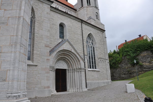 Schweden, Gotland, Visby mit Kathedrale und Stadtmauer