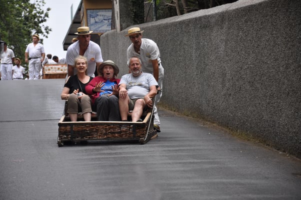 Madeira,  Igreja Matriz de Nossa Sennora do Monte , Korbschlittenfahrt