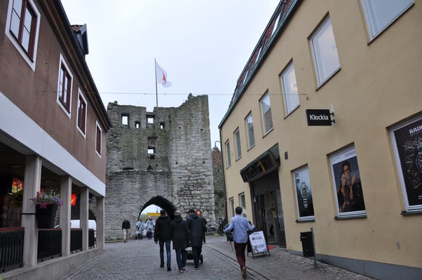 Schweden, Gotland, Visby, Stadtmauer und Altstadt