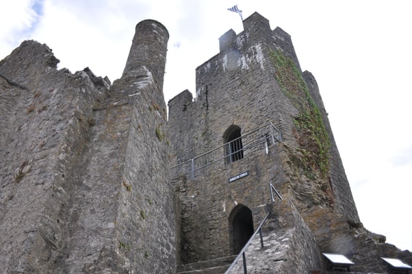 Wales, Auf dem Weg nach Irland: Station in Pembroke, Normannenburg