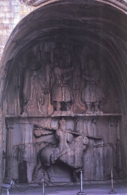 Iran, Taq-e-Bostan, "Bögen des Gartens", Felsgrotten mit Reliefs sassanidischer Herrscher