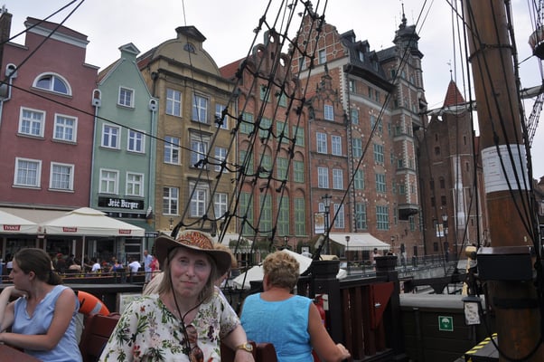 Polen: Danzig: Nach der Stadt Führung Essen in der Piroggerie und Bootsfahrt und danach ins Edelrestaurant Goldwasser