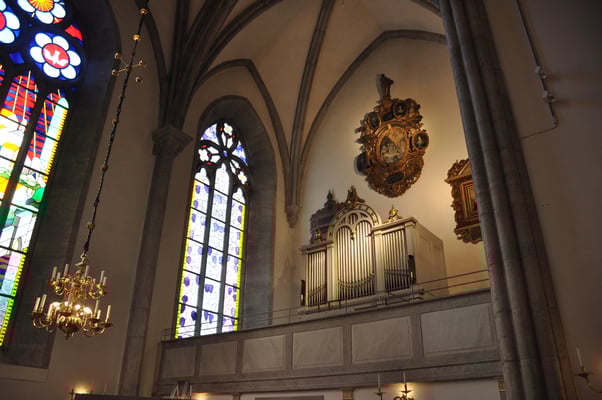 Schweden, Gotland, Visby mit Kathedrale und Stadtmauer