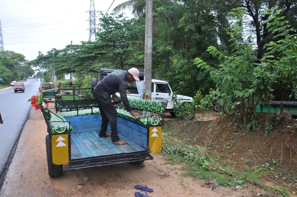 Sri Lanka, Hirwadunna, Fahrt mit einem Traktor