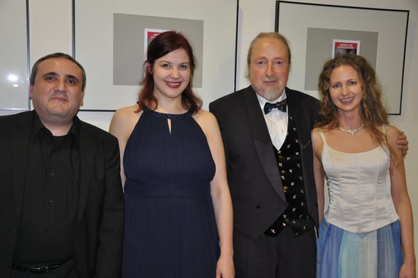 Kube Konzert "Gestillte Sehnsucht", 19.01.2019 in der Breite63, Saarbrücken. Mit Grigor Asmaryan (Klavier), Vidmante Andriunaite (Viola), Michael Britz​ (Veranstalter) und Franziska Wetzler (Mezzosopran).