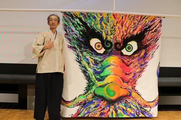 夢を叶える龍の絵を描いた中村広之さん