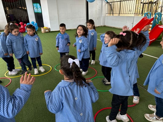 Activités sensorimotrices dans le centre du camp d'Ein El-Helwi