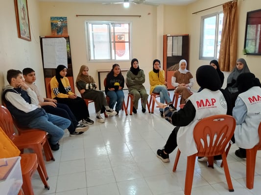 Programme d'éducation par les pairs au centre du camp de Beddawi