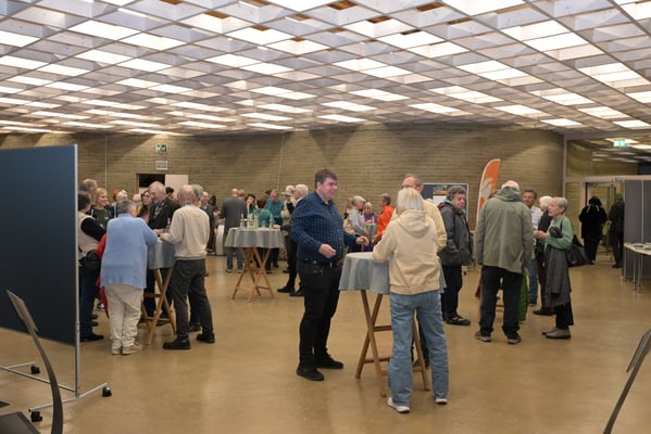 Ausklang mit Austausch, Getränken und Fingerfood (Foto: Hubert Strobl)
