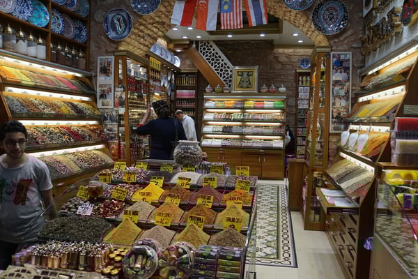 Gewürze und Süssigkeiten - letztere könnten meinen Hosen helfen, wieder richtig zu sitzen und mir den Schneider sparen...