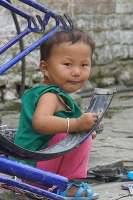 Tja, für sie ist Velo flicken ein Kinderspiel...