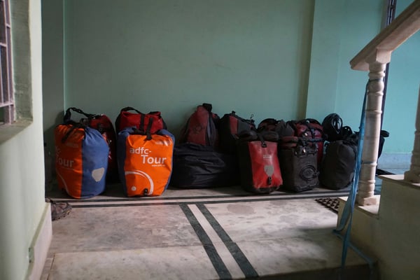 Drei Radler kommen im Hotel an...