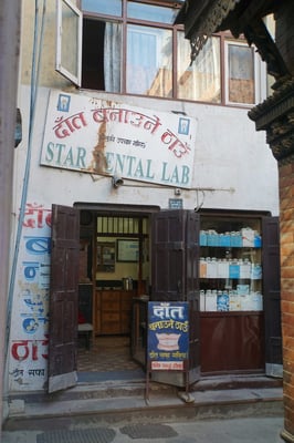 Zahnarztpraxis in Kathmandu - da gehe ich doch lieber daheim wieder zum Zahnarzt...