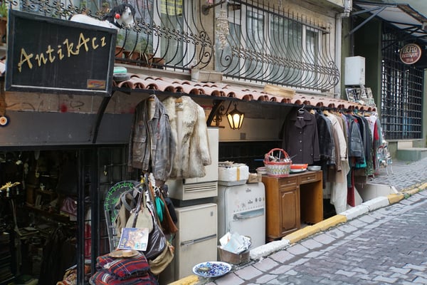 Wenn ich dann abgebrannt und mein Reisebudget erschöpft ist, werde ich mich da einkleiden müssen...