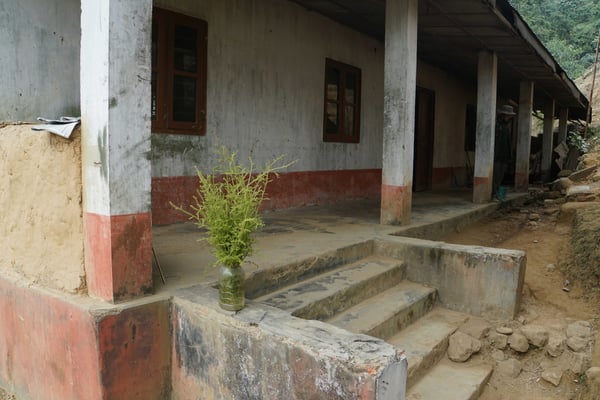 40 Männer in einer Baracke - und ein Blumenstrauss am Eingang - das hat mich doch sehr berührt...!