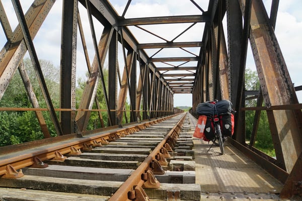 Hier fahren schon seit EWIGKEITEN keine Züge mehr...