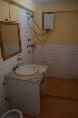 Abenteuerliche aber funktionierende "Warmwasserduschen-Installation"