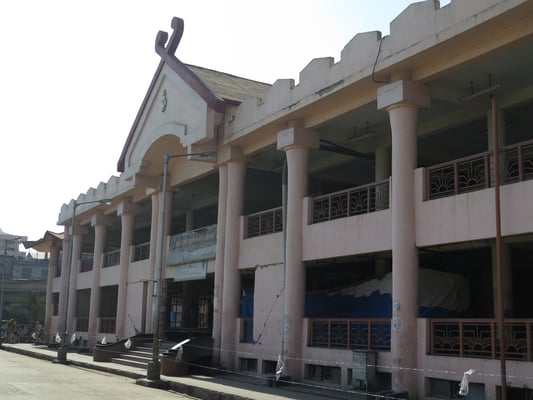 Die grosse Markthalle ist weiträumig abgesperrt...