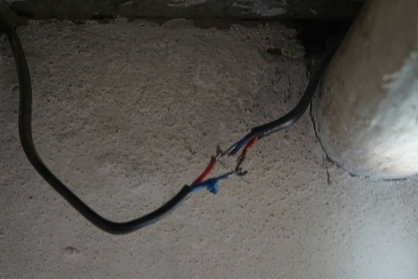 Das ist eine tajikische Stromschaltung... - und es funktioniert...!