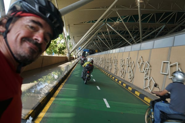 Die "Rennbahn" für Motorräder im Niemandsland nach der Ausreise aus Malaysia...