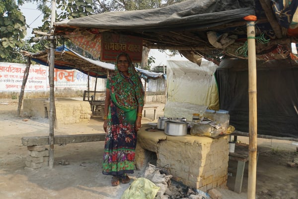 Eine der vielen kleinen Teeküchen entlang des National Highways Nr. 29...