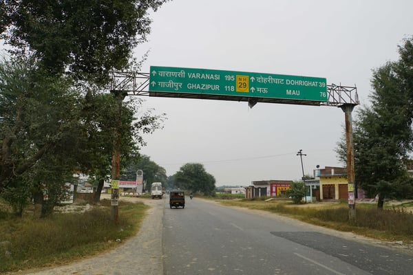 Unterwegs nach Varanasi - die Distanz wird imme kürzer - die Verkehrsdichte lässt auch fotographieren zu...