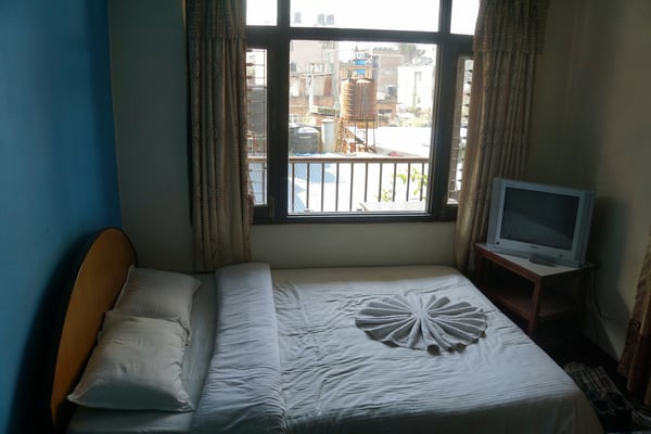 In einem richtigen Zimmer für 9$ die Nacht...