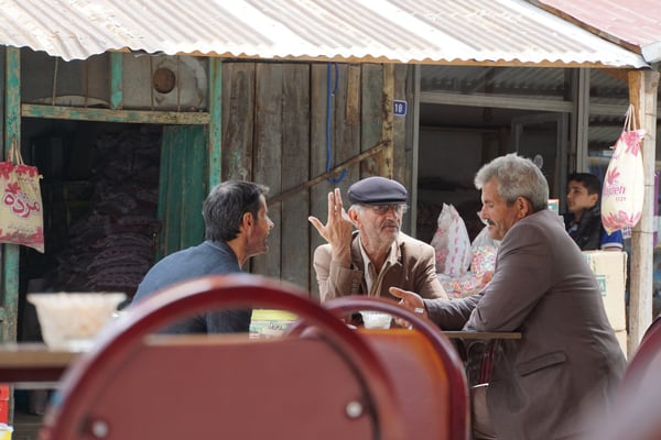 Unglaublich, die spürbare Präsenz, welche sich die Männer hier beim Cay entgegenbringen...!