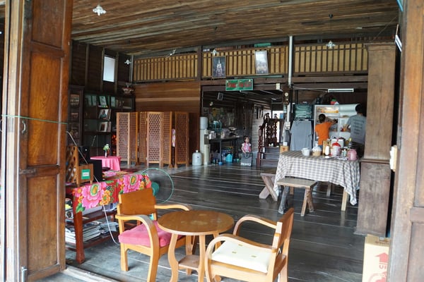 Der Aufenthaltsbereich in meinem Homestay in Amphawa - nett, oder...?!