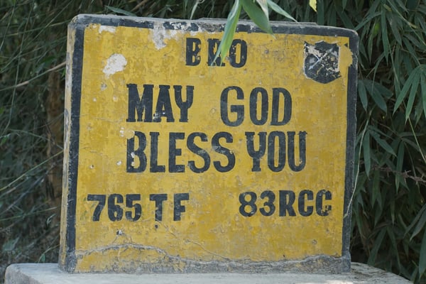 Als wir dieses Strassenschild gelesen haben, fragten wir uns schon, was uns wohl erwartet - es wurde nicht halb so schlimm...