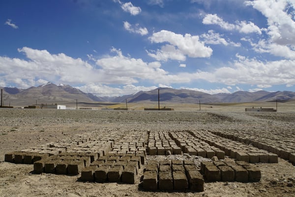 Ziegelsteinfabrikation in Alichur...