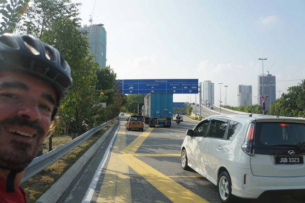 Richtung Einfahrt auf den Causeway aus Richtung Malaysia - Johor Bahru...