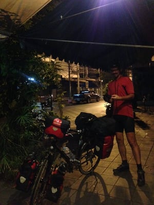 Kirtap überlegt sich noch immer, ob er so früh am Tag wirklich aufsteigen soll, will...