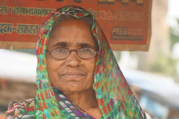 Sie ist an diesem Morgen meine erste Teeköchin - meist betreiben Männer diese Teeküchen...