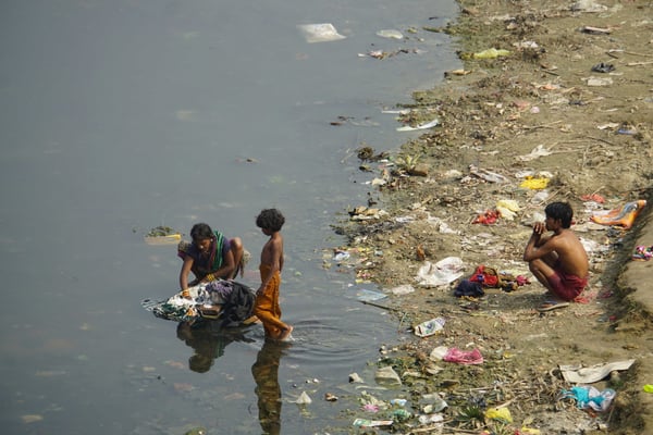 Waschtag - ob die Wäsche danach sauberer ist - auch das ist Indien!!