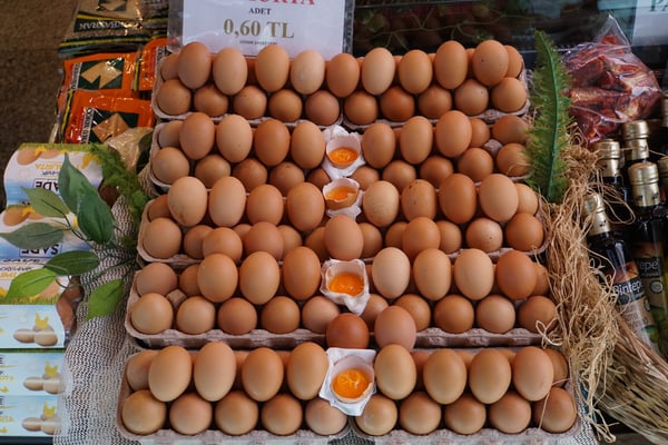 Kuriosität 1: Wie in Asien - Eier ungekühlt - dafür wird gezeigt, was drin ist...