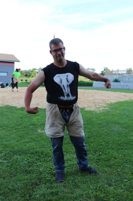 Koni macht eine gute Figur in den Schwingerhosen