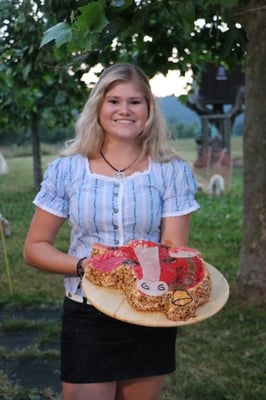 Lorena unsere Tortenspezialistin.