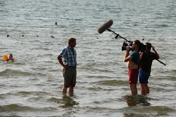 Wo hat Tony seine Badehosen?